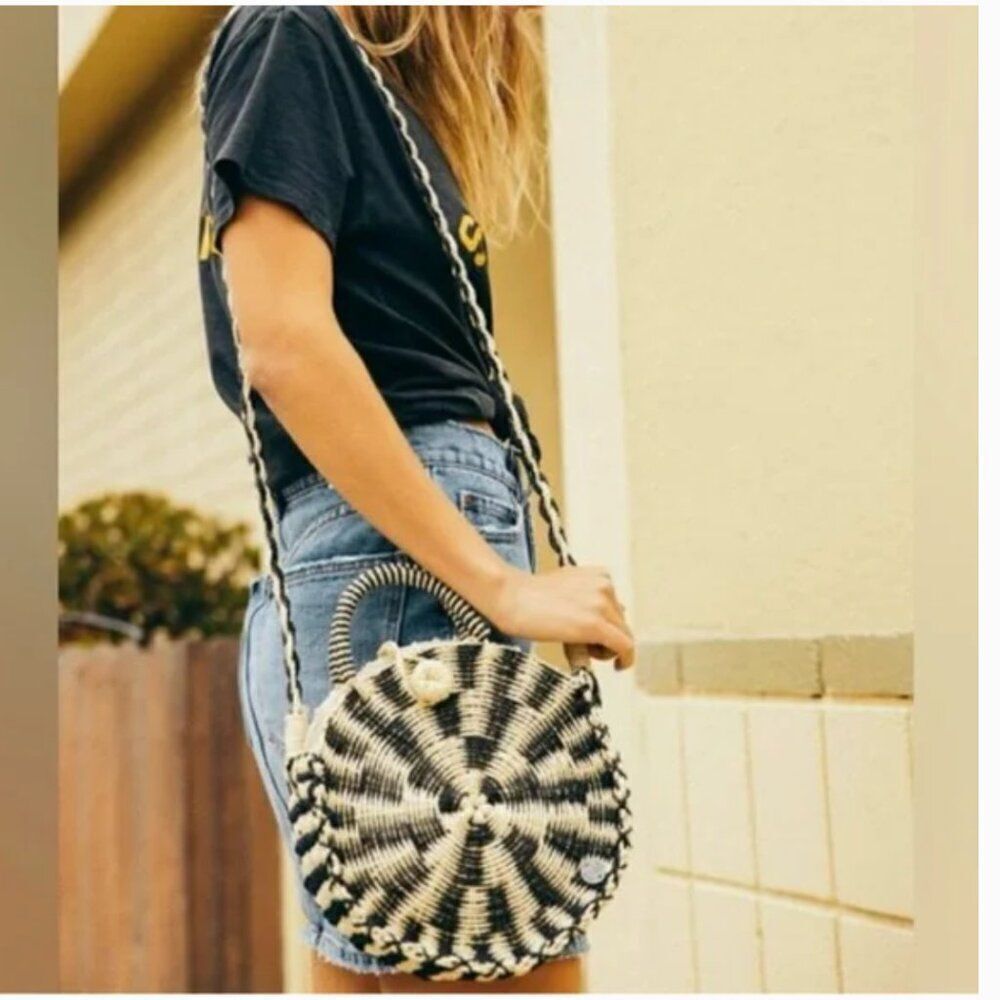 Billabong Soak It Up Straw Circular Crossbody Bag Boho Festival Handles & Strap